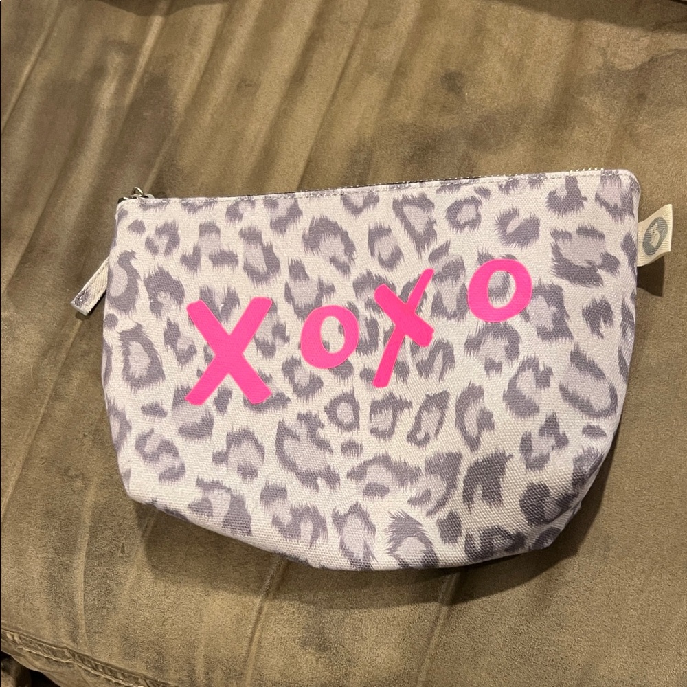 Quilted Koala XOXO Leopard Print Cosmetic Bag - Pink and Gray (NWOT)